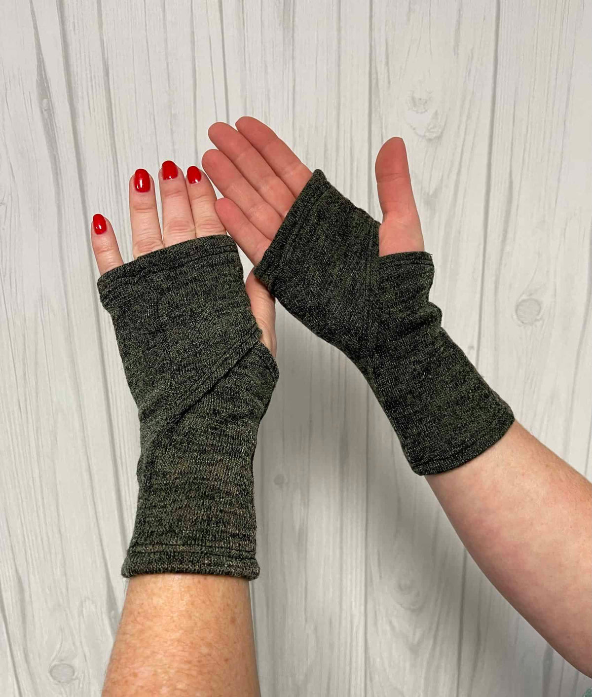 Free Fingerless Gloves